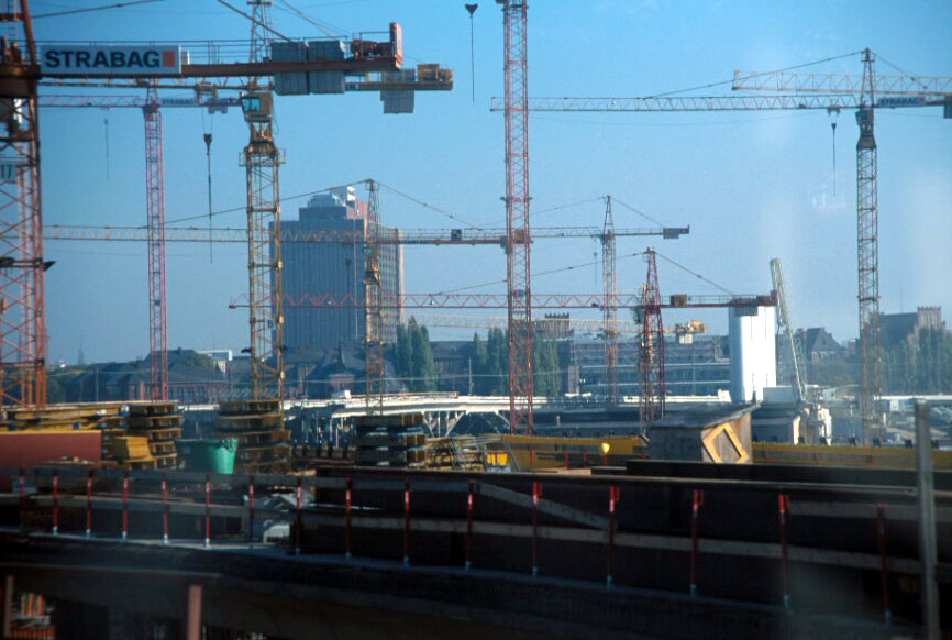 berlin.construc.cranes.jpg