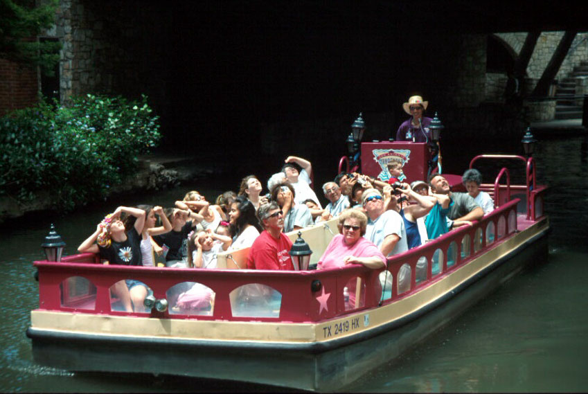 riverwalk.tour.boat.jpg